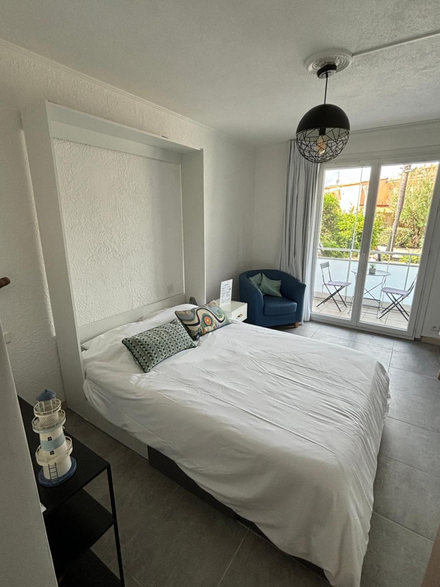 Studio Spacieux Avec Patio En Centre Ville Cavalaire-sur-Mer Exteriör bild