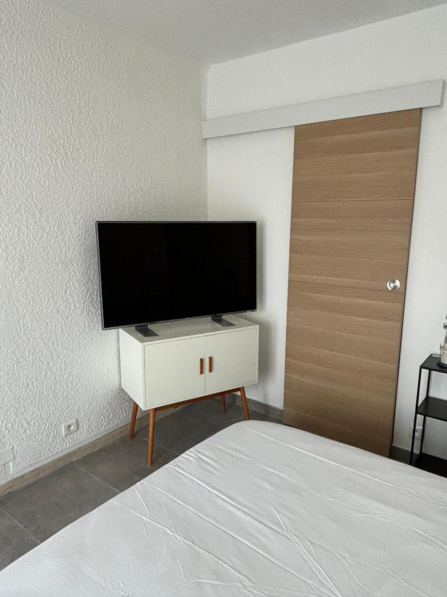 Studio Spacieux Avec Patio En Centre Ville Cavalaire-sur-Mer Exteriör bild