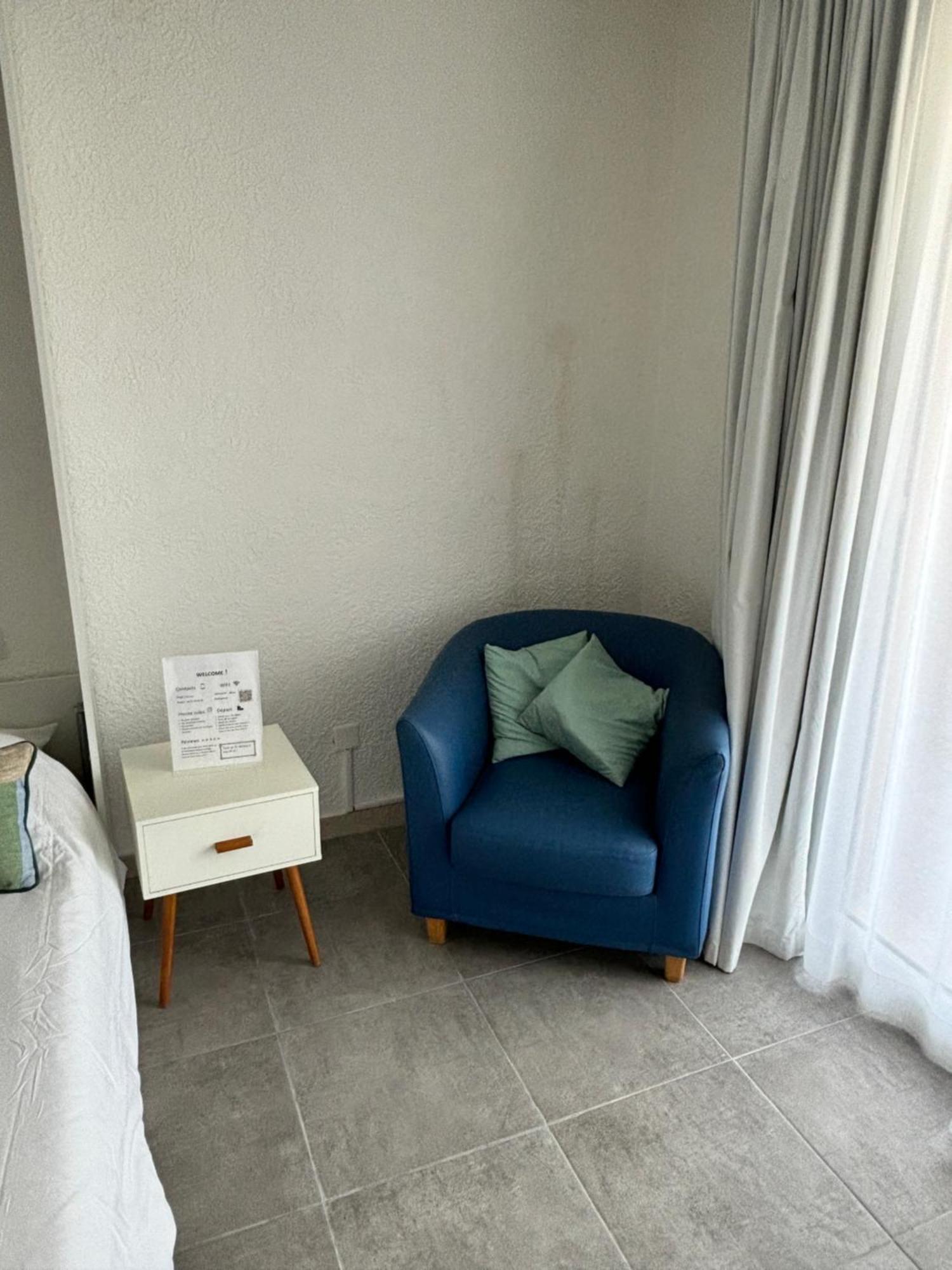 Studio Spacieux Avec Patio En Centre Ville Cavalaire-sur-Mer Exteriör bild